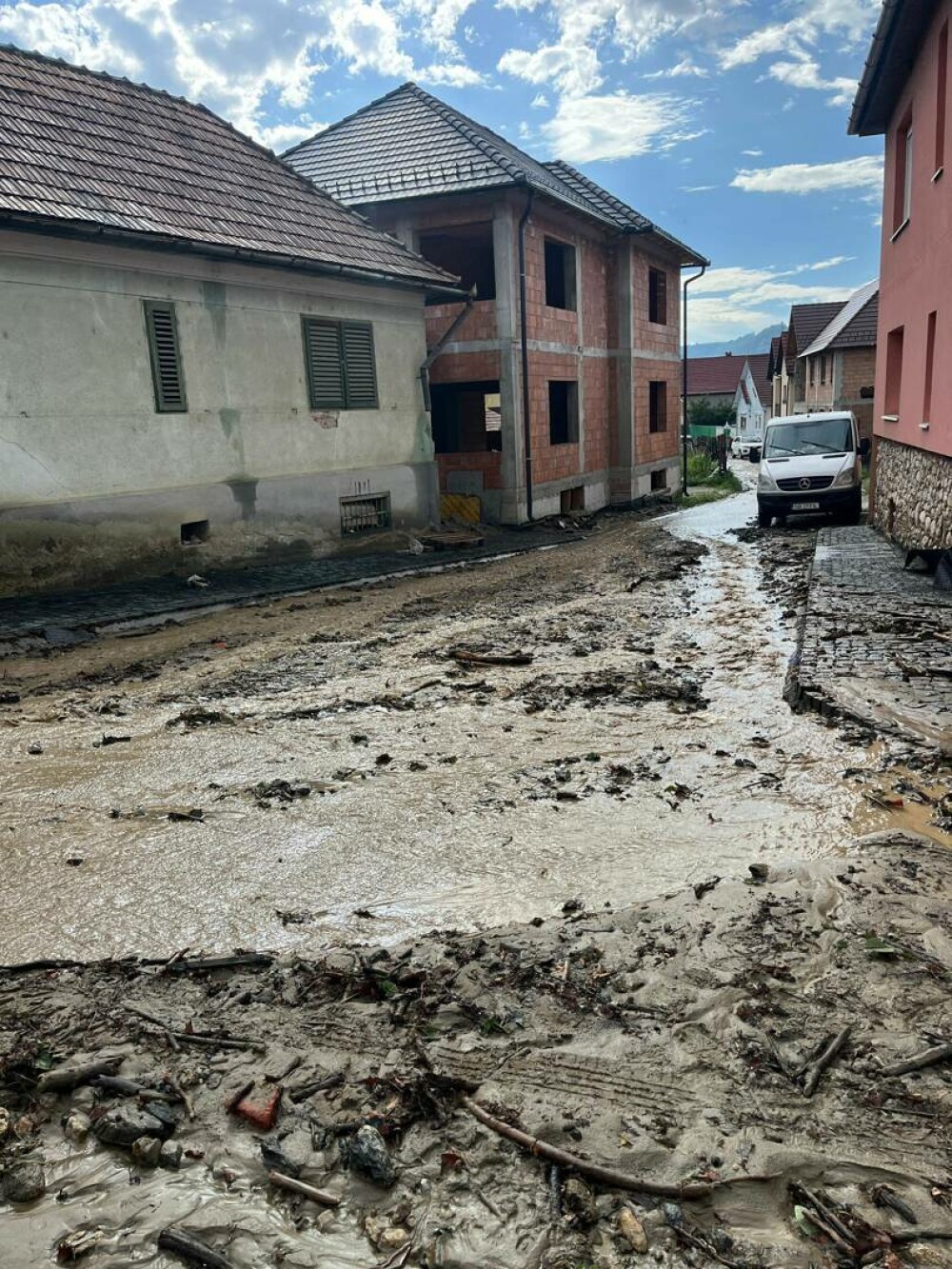 Inundaţii în România cauzate de ploile torențiale. Localitățile vizate de avertismentul de vreme rea - Imaginea 6
