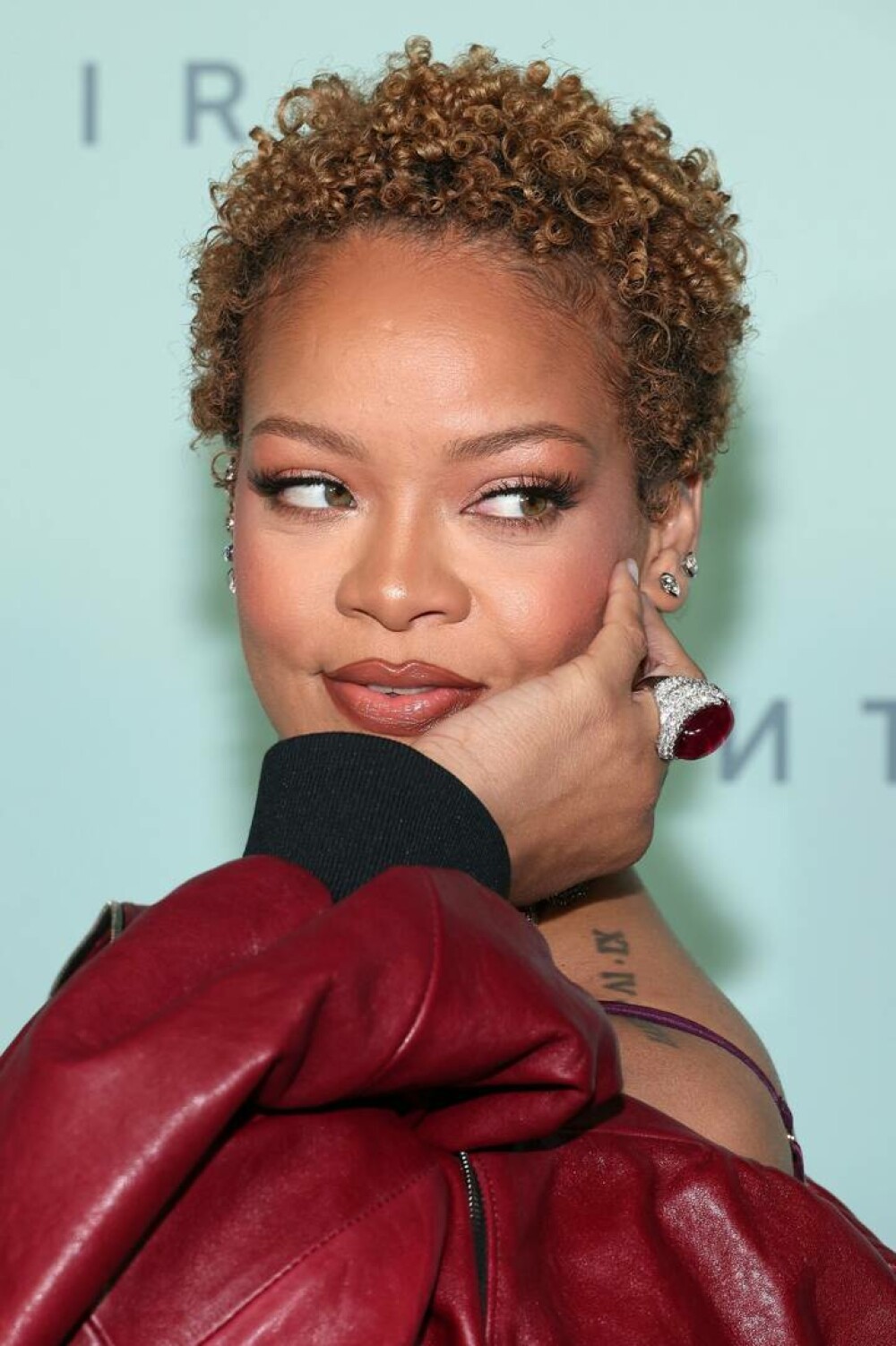Ce a pățit Rihanna după cele două nașteri. „Nu mă așteptam. Credeam că o să cadă, dar că va crește la loc”. GALERIE FOTO - Imaginea 1