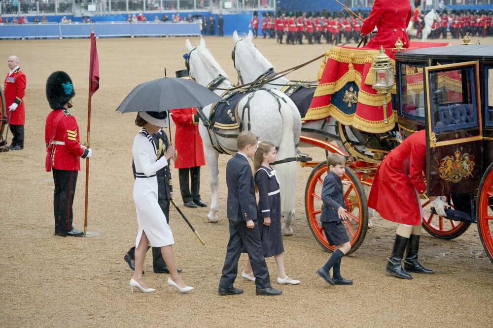 Detalii nevăzute de la prima apariție a prințesei Kate. Ce reprezintă ținuta pe care a purtat-o | FOTO - Imaginea 1