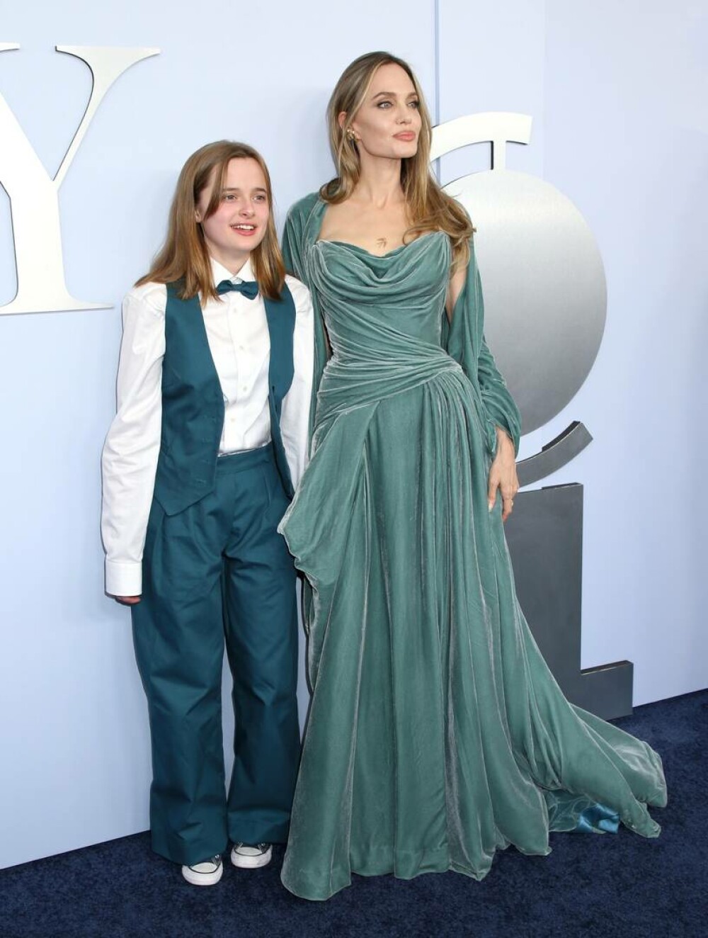 Angelina Jolie și fiica sa, Vivienne, au câștigat primele lor premii Tony. Ce ținute au purtat. GALERIE FOTO - Imaginea 8