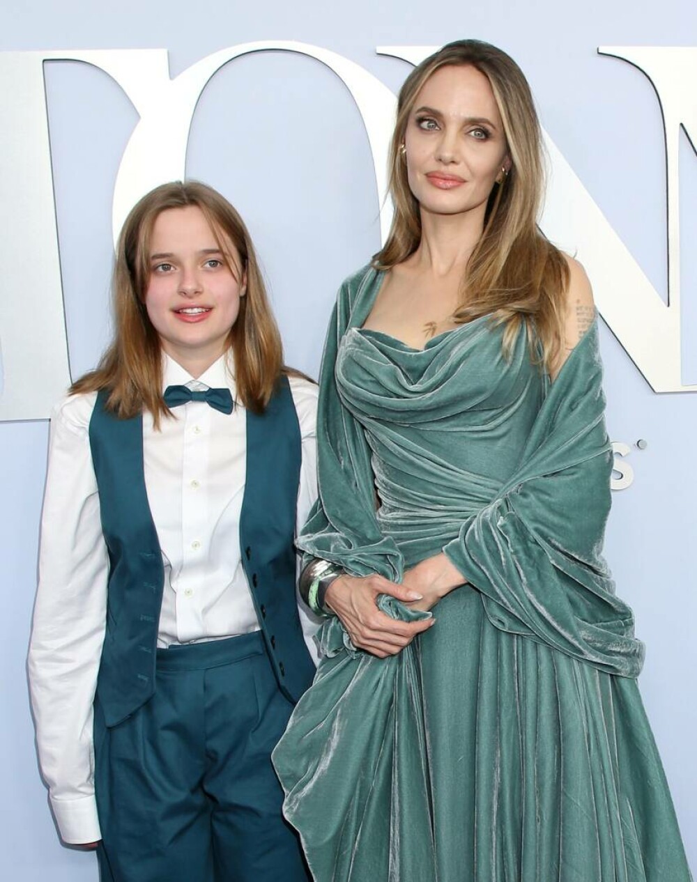Angelina Jolie și fiica sa, Vivienne, au câștigat primele lor premii Tony. Ce ținute au purtat. GALERIE FOTO - Imaginea 9
