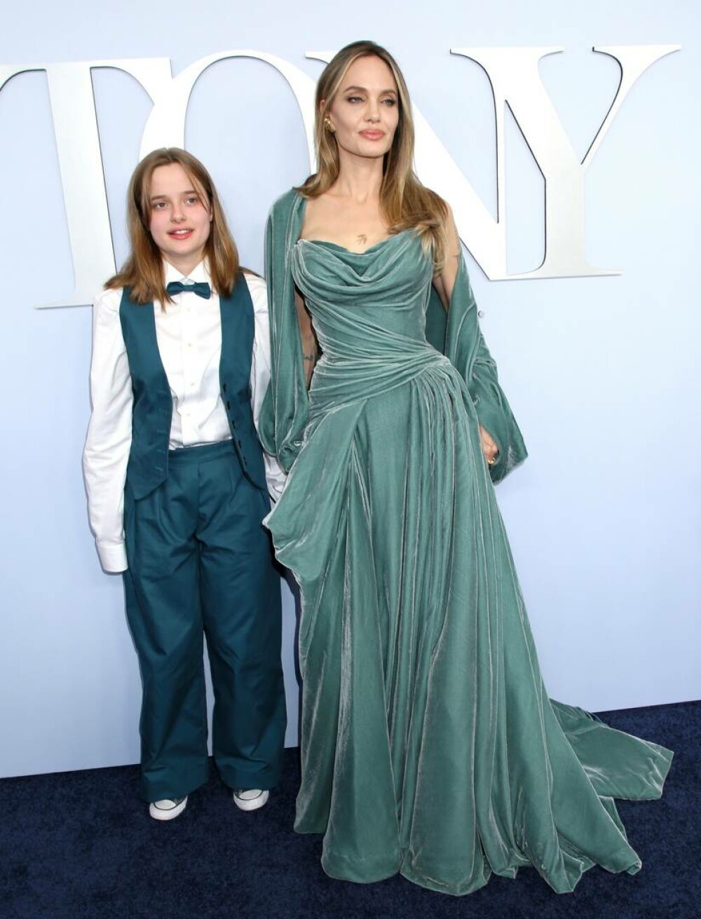 Angelina Jolie și fiica sa, Vivienne, au câștigat primele lor premii Tony. Ce ținute au purtat. GALERIE FOTO - Imaginea 10