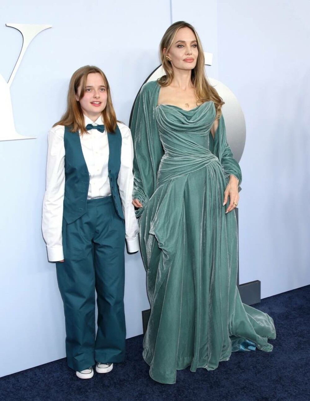 Angelina Jolie și fiica sa, Vivienne, au câștigat primele lor premii Tony. Ce ținute au purtat. GALERIE FOTO - Imaginea 21