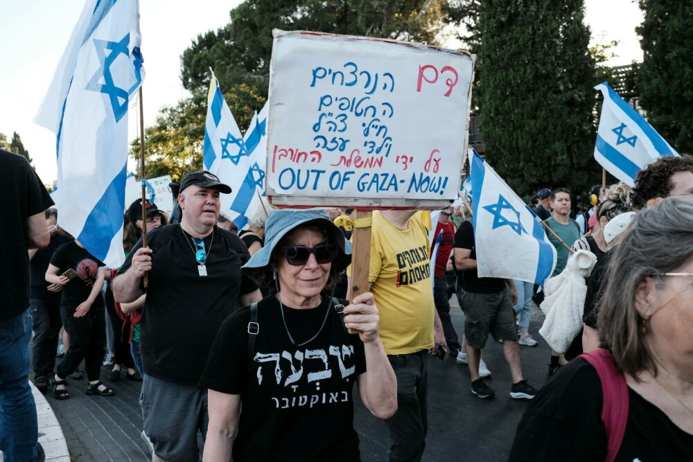 Protest în Israel. Mii de oameni au manifestat împotriva guvernului lui Benjamin Netanyahu la Ierusalim - Imaginea 6