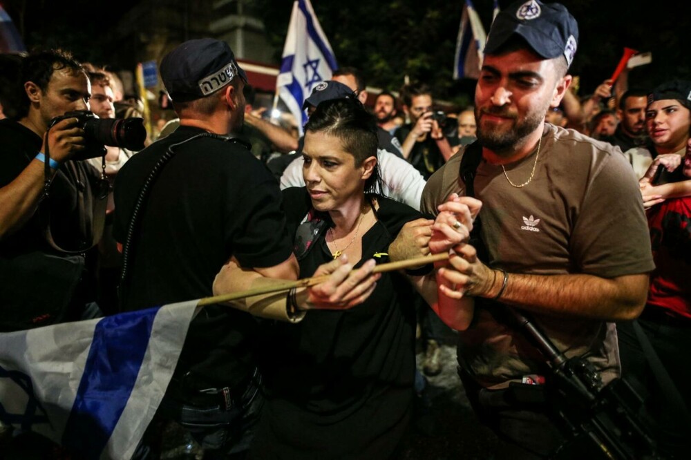 Tensiuni în Ierusalim. Arestări și răniți la un nou protest împotriva lui Netanyahu. Reacția poliției | GALERIE FOTO - Imaginea 3