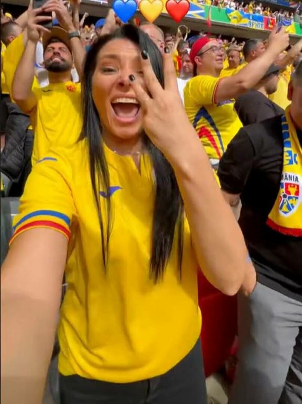 Corina Caragea a făcut spectacol în tribune la EURO 2024. Cum a apărut vedeta | VIDEO - Imaginea 7