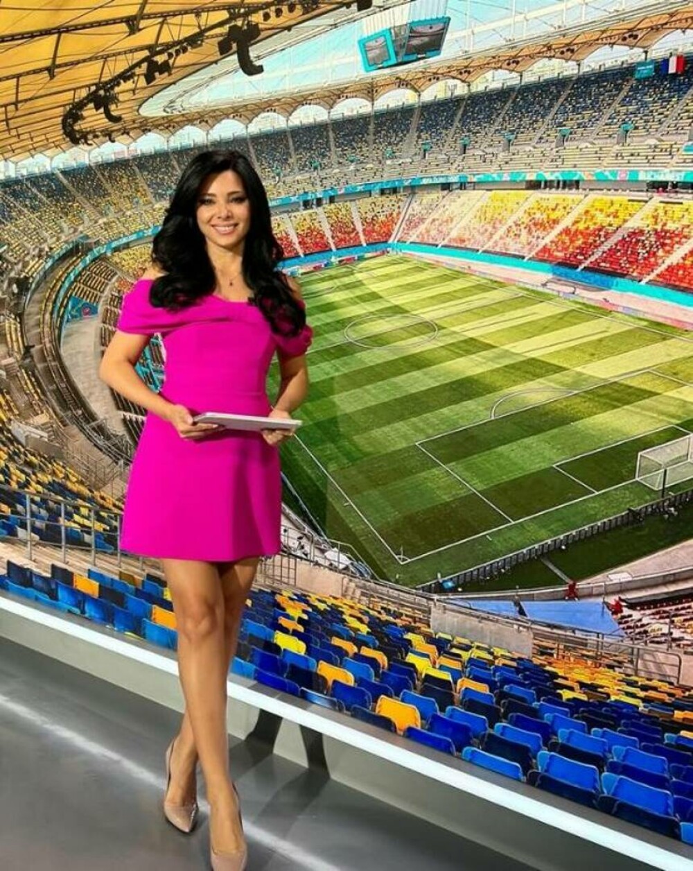 Corina Caragea a făcut spectacol în tribune la EURO 2024. Cum a apărut vedeta | VIDEO - Imaginea 23