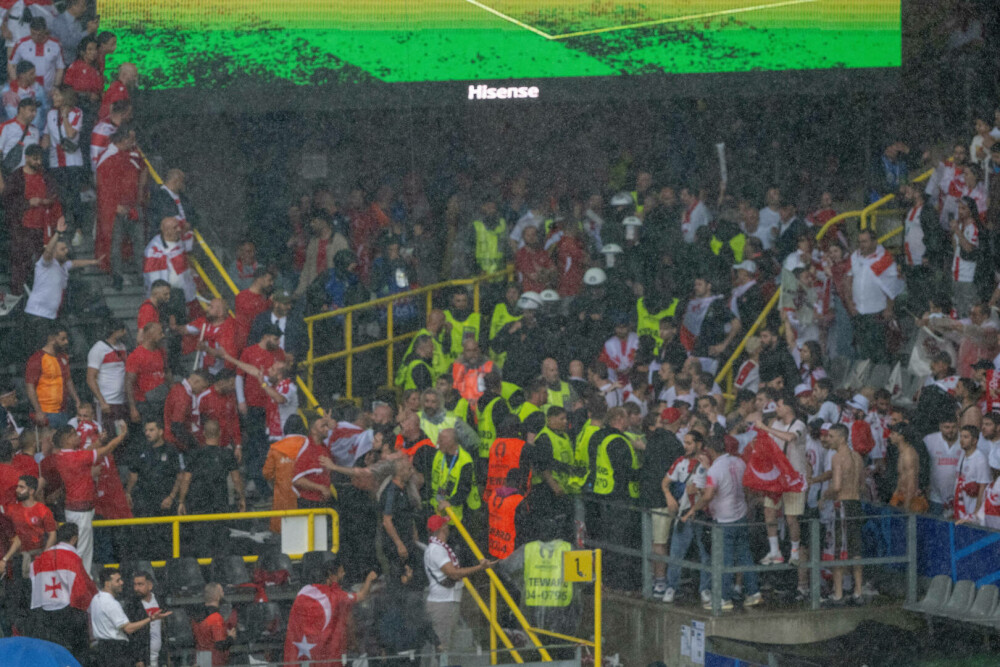 Euro-2024. Incidente între fani înainte de meciul Turcia - Georgia. La Dortmund a plouat torenţial. VIDEO - Imaginea 8