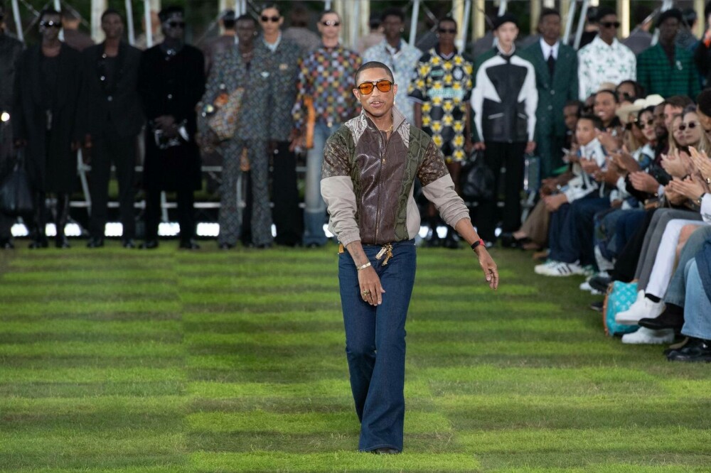Pharrell Williams a dat startul Săptămânii Modei de la Paris cu o defilare Louis Vuitton la sediul UNESCO - Imaginea 1
