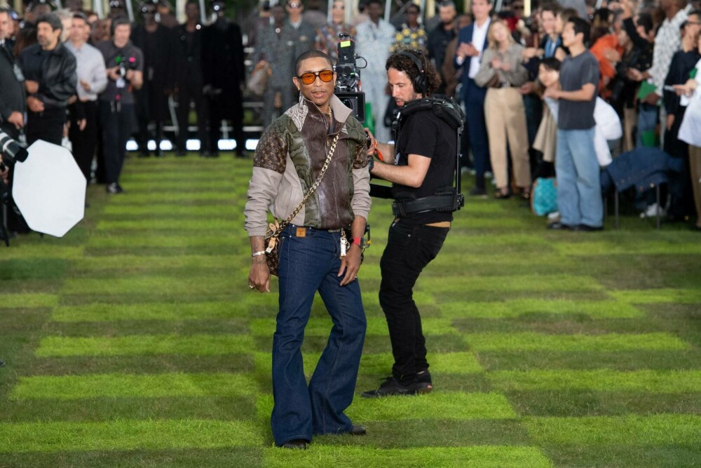 Pharrell Williams a dat startul Săptămânii Modei de la Paris cu o defilare Louis Vuitton la sediul UNESCO - Imaginea 2