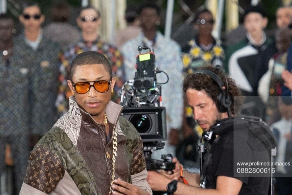 Pharrell Williams a dat startul Săptămânii Modei de la Paris cu o defilare Louis Vuitton la sediul UNESCO - Imaginea 14