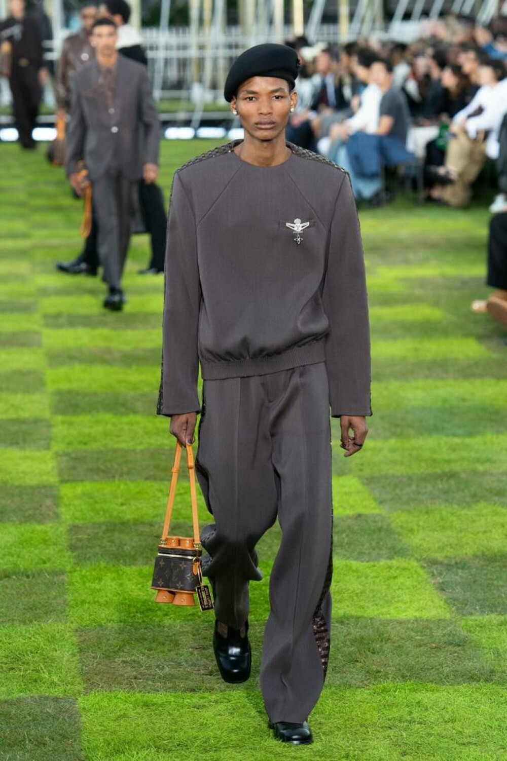 Pharrell Williams a dat startul Săptămânii Modei de la Paris cu o defilare Louis Vuitton la sediul UNESCO - Imaginea 23