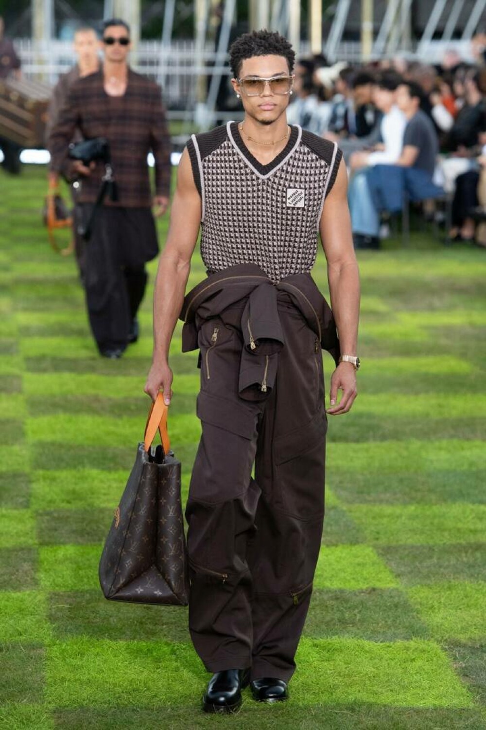 Pharrell Williams a dat startul Săptămânii Modei de la Paris cu o defilare Louis Vuitton la sediul UNESCO - Imaginea 24