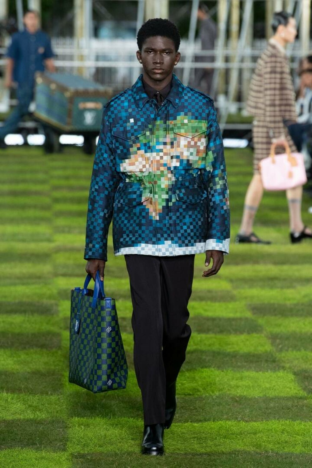 Pharrell Williams a dat startul Săptămânii Modei de la Paris cu o defilare Louis Vuitton la sediul UNESCO - Imaginea 26