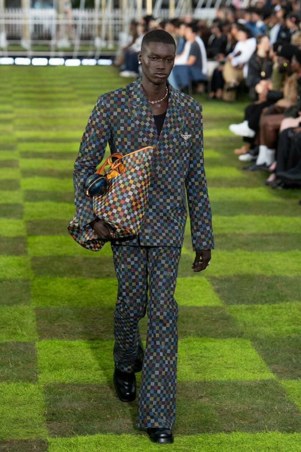 Pharrell Williams a dat startul Săptămânii Modei de la Paris cu o defilare Louis Vuitton la sediul UNESCO - Imaginea 28