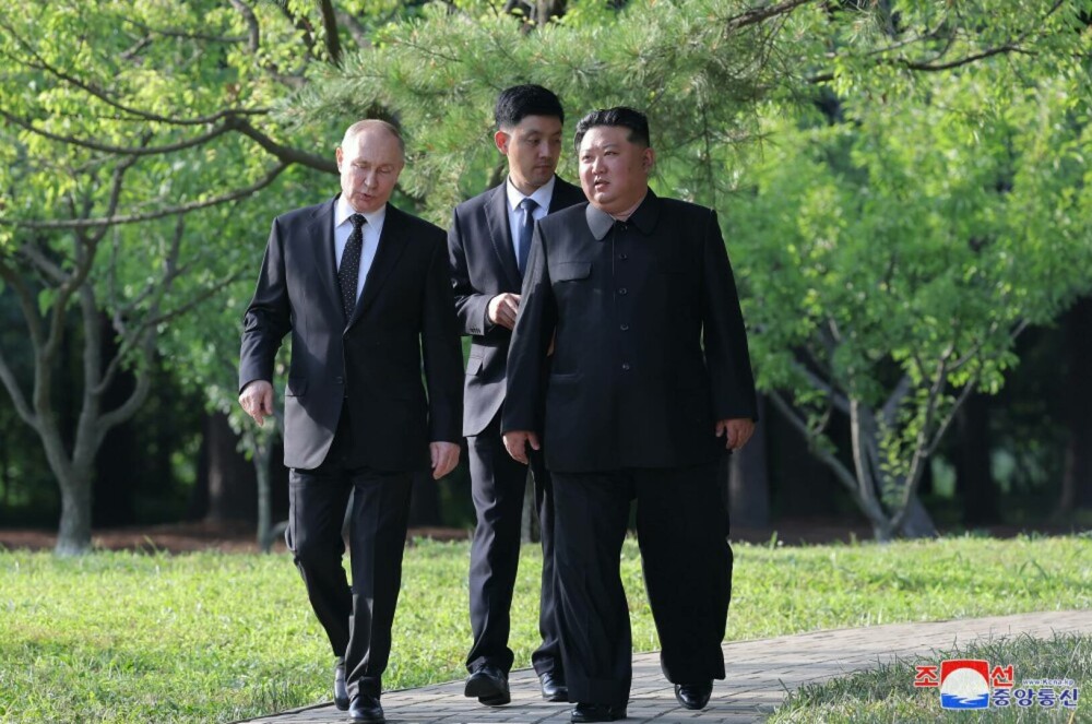 GALERIE FOTO. Imagini inedite cu Vladimir Putin și Kim Jong-Un. Cei doi dictatori, așa cum n-au mai fost văzuți niciodată - Imaginea 15