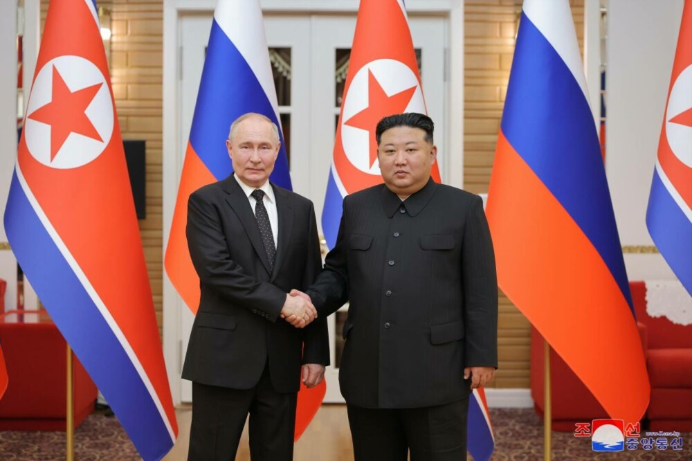 GALERIE FOTO. Imagini inedite cu Vladimir Putin și Kim Jong-Un. Cei doi dictatori, așa cum n-au mai fost văzuți niciodată - Imaginea 27