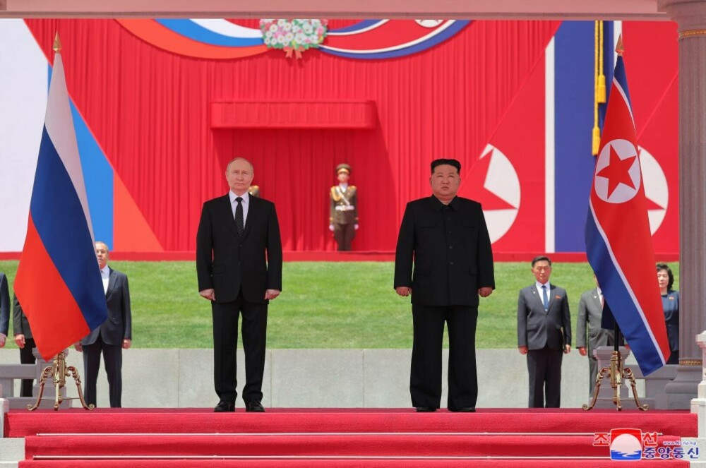 GALERIE FOTO. Imagini inedite cu Vladimir Putin și Kim Jong-Un. Cei doi dictatori, așa cum n-au mai fost văzuți niciodată - Imaginea 29