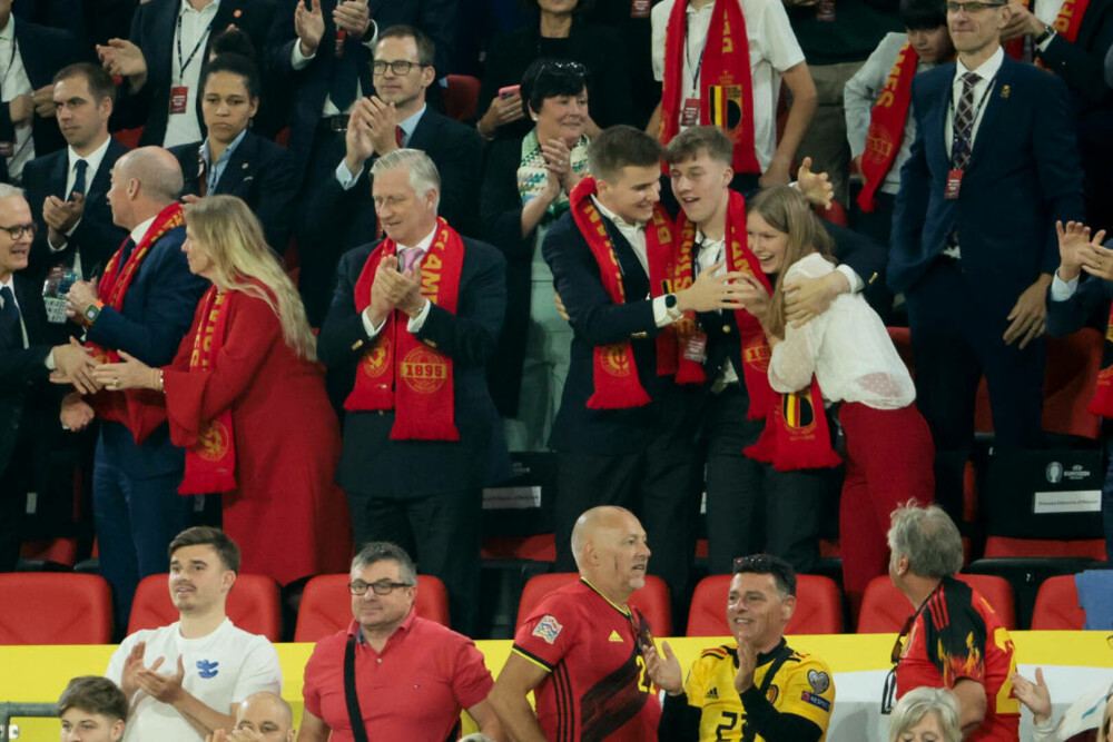 Regele Philippe a savurat meciul România-Belgia de la Koln din tribune. A admirat partida alături de trei copii ai săi | FOTO - Imaginea 12