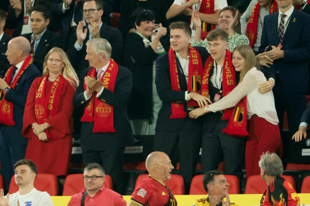 Regele Philippe a savurat meciul România-Belgia de la Koln din tribune. A admirat partida alături de trei copii ai săi | FOTO - Imaginea 13