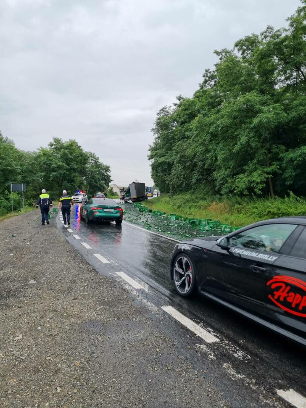 Plan Roşu activat în judeţul Sibiu. Un autocar cu 57 de pasageri s-a ciocnit cu un TIR, pe DN1. FOTO - Imaginea 2