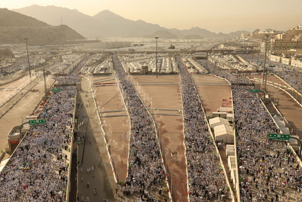 Cel puţin 1.300 de pelerini au murit la pelerinajul de la Mecca, în condiţii de căldură extremă. Au ieșit la iveală nereguli - Imaginea 1