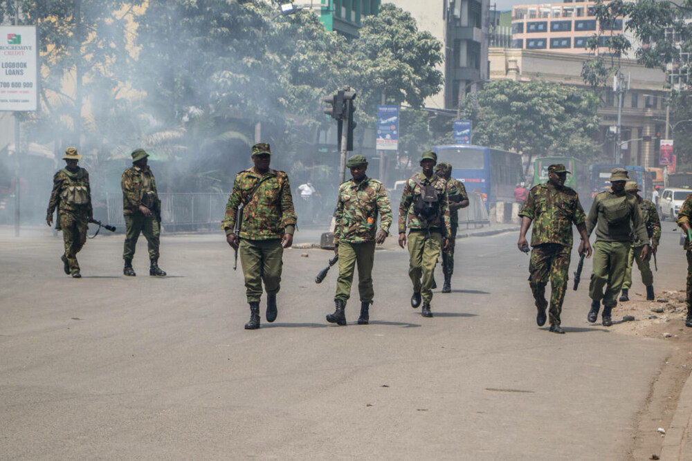 Manifestații violente în Kenya. Mai multe persoane, ucise în timpul protestelor față de creșterea taxelor. GALERIE FOTO - Imaginea 4