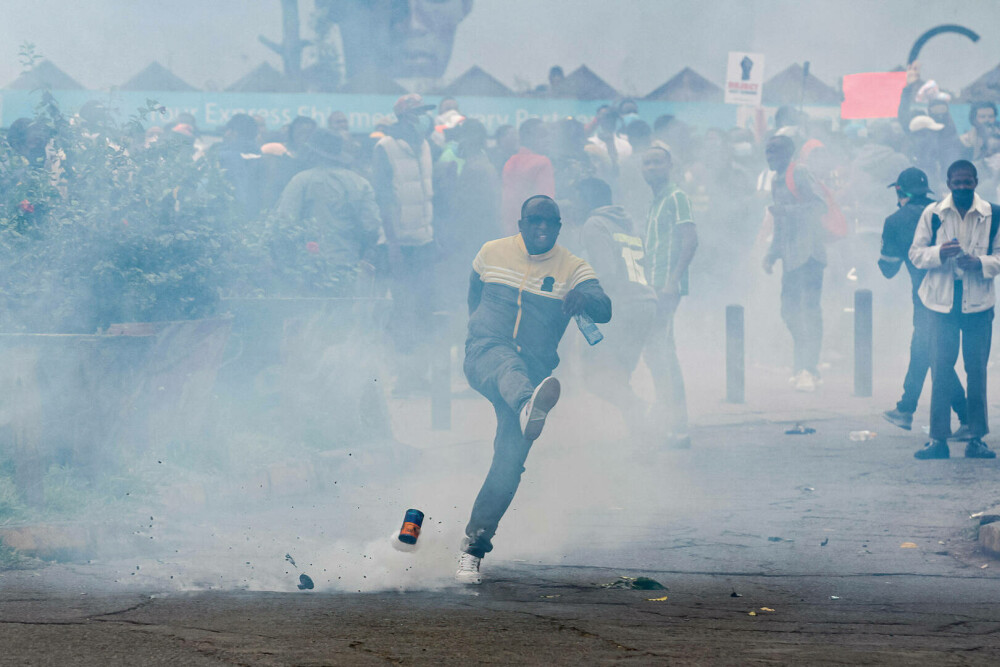 Manifestații violente în Kenya. Mai multe persoane, ucise în timpul protestelor față de creșterea taxelor. GALERIE FOTO - Imaginea 8