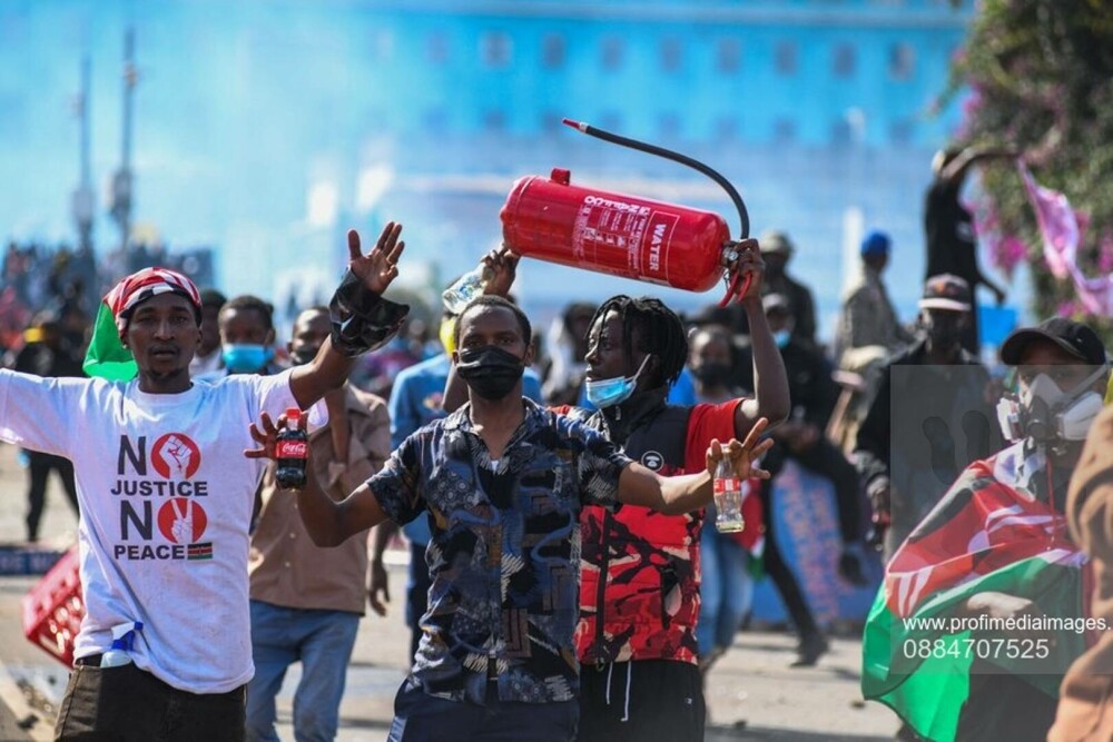 Protestele din Kenya se intensifică. Cinci persoane au murit, iar o parte a Parlamentului a fost incendiată. GALERIE FOTO - Imaginea 3