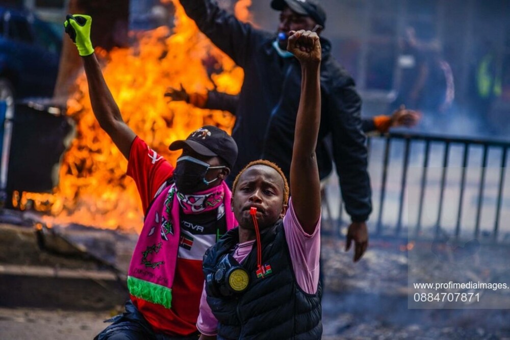 Protestele din Kenya se intensifică. Cinci persoane au murit, iar o parte a Parlamentului a fost incendiată. GALERIE FOTO - Imaginea 6