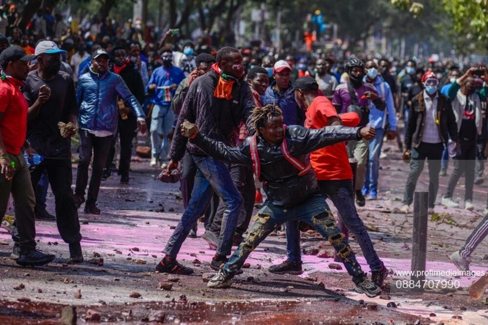 Protestele din Kenya se intensifică. Cinci persoane au murit, iar o parte a Parlamentului a fost incendiată. GALERIE FOTO - Imaginea 9