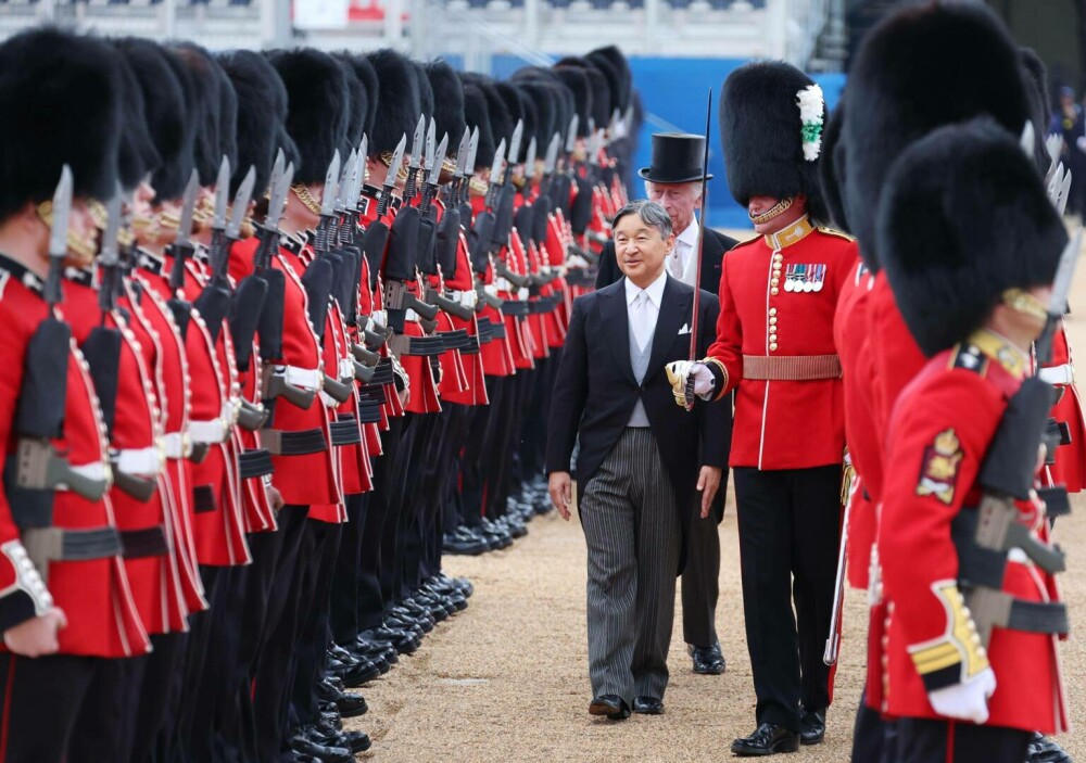 Ce a mâncat împăratul Naruhito la banchetul oferit de Regele Charles. Protocol royal cu James Bond și Pokemon GALERIE FOTO - Imaginea 16