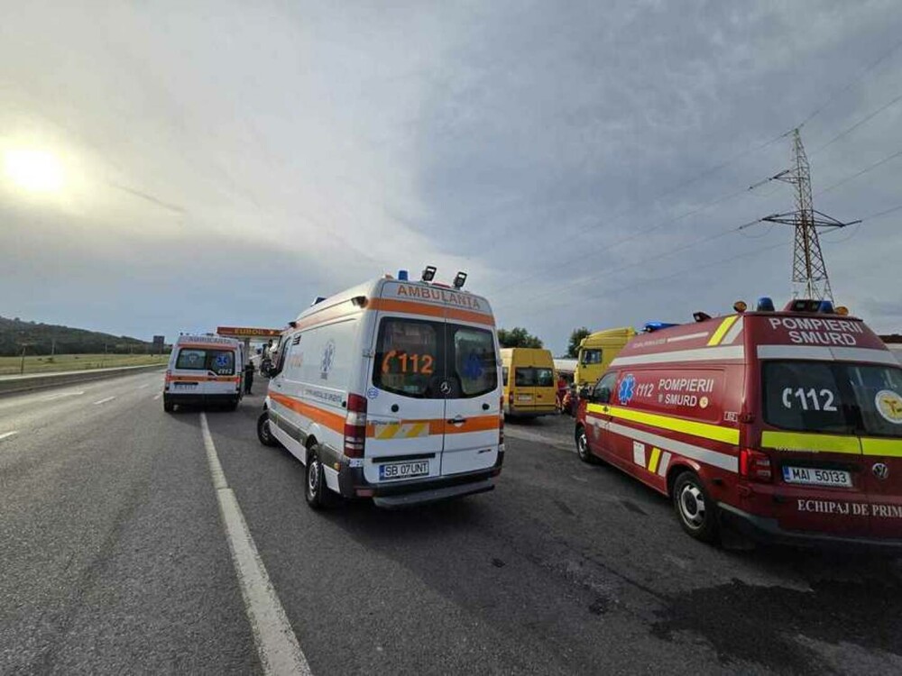 Accident grav în Sibiu, între un microbuz şcolar și o mașină. Planul Roșu de intervenție, dezactivat. Doi copii, la spital - Imaginea 1