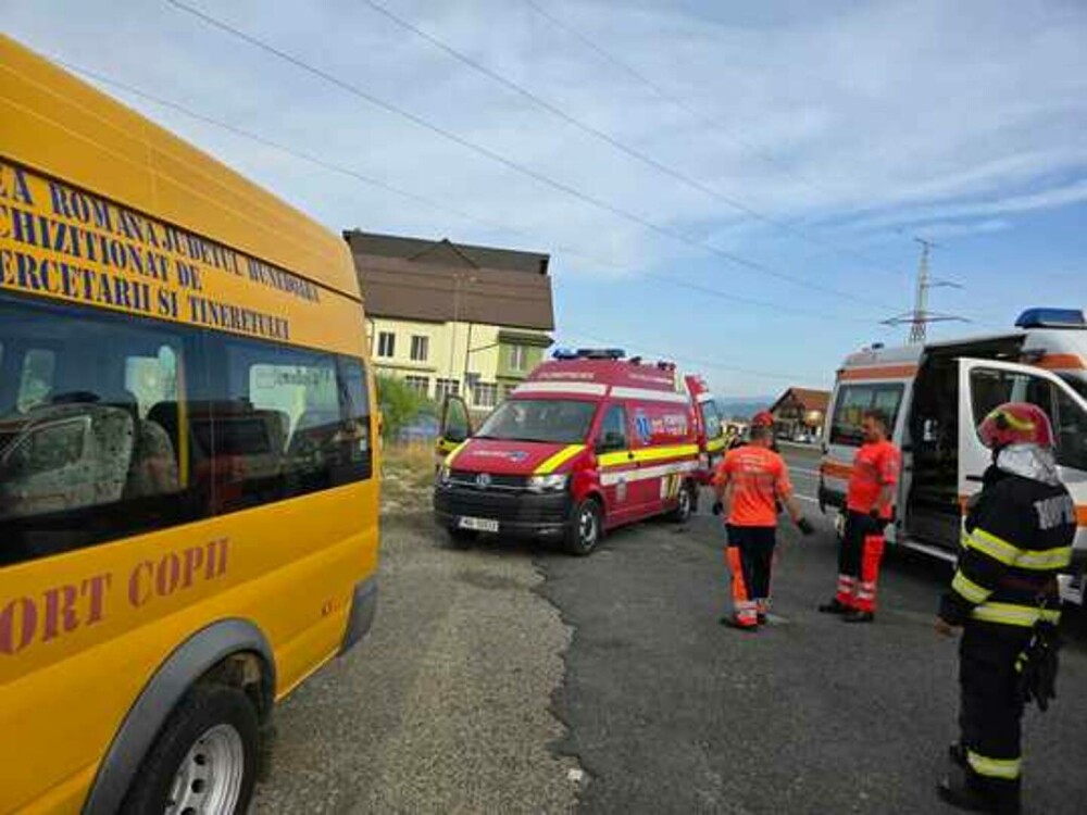 Accident grav în Sibiu, între un microbuz şcolar și o mașină. Planul Roșu de intervenție, dezactivat. Doi copii, la spital - Imaginea 3