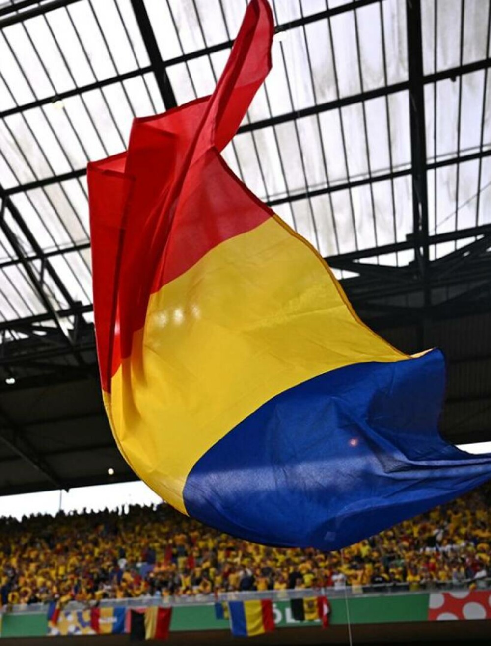 Imaginile care au topit inimile tuturor la meciurile României de la Euro 2024. Rațiu, Drăguș și Marin au devenit virali FOTO - Imaginea 4