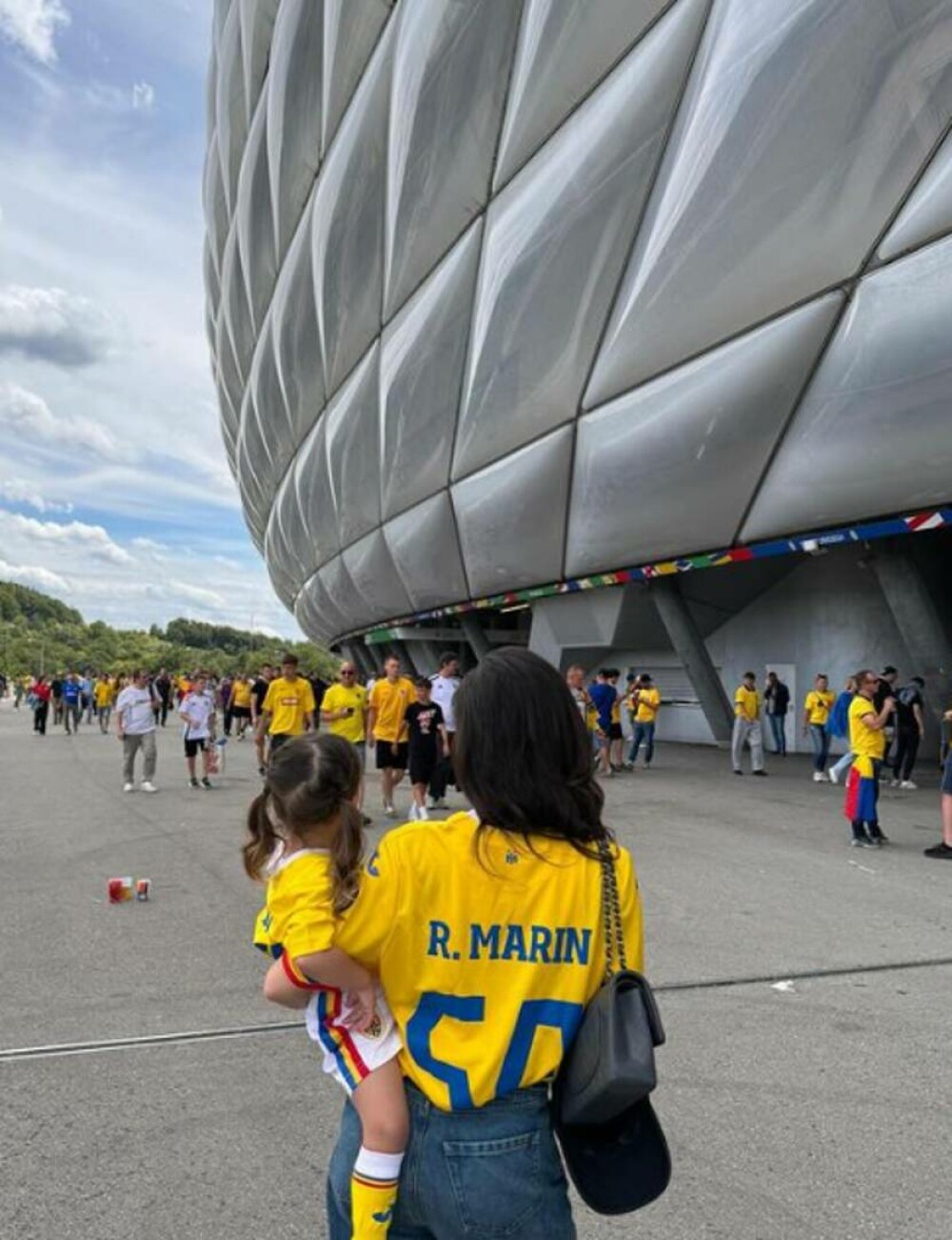 Imaginile care au topit inimile tuturor la meciurile României de la Euro 2024. Rațiu, Drăguș și Marin au devenit virali FOTO - Imaginea 9