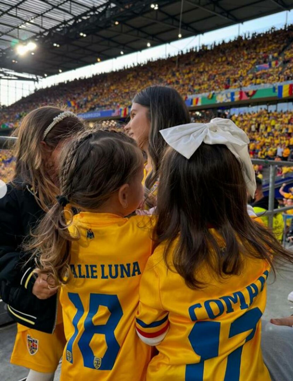 Imaginile care au topit inimile tuturor la meciurile României de la Euro 2024. Rațiu, Drăguș și Marin au devenit virali FOTO - Imaginea 11