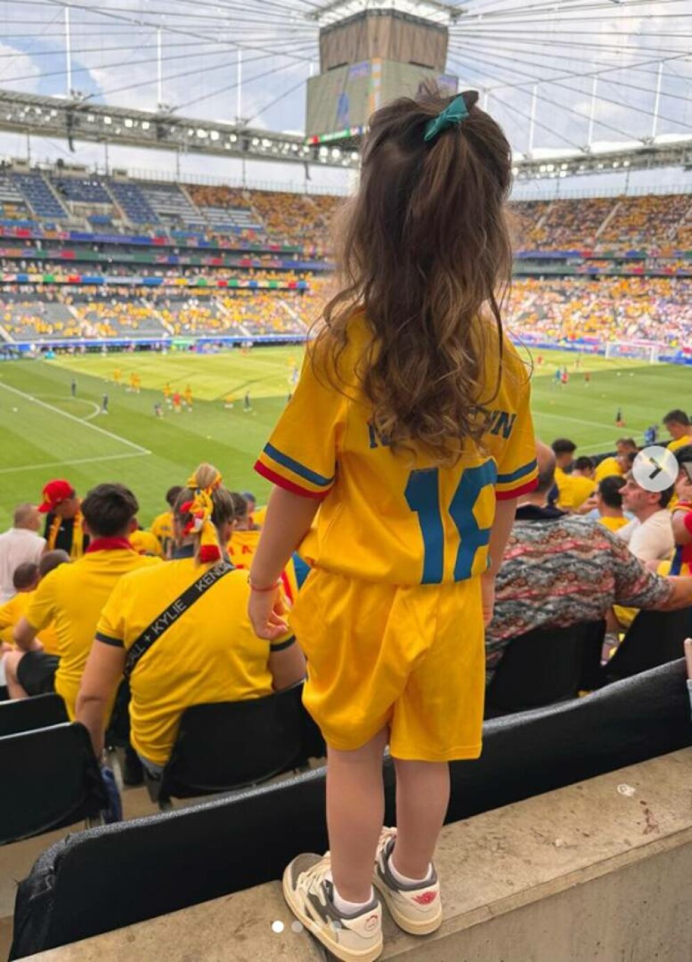 Imaginile care au topit inimile tuturor la meciurile României de la Euro 2024. Rațiu, Drăguș și Marin au devenit virali FOTO - Imaginea 13