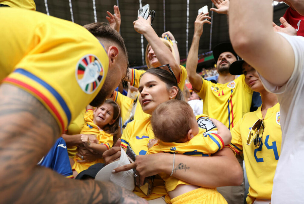 Imaginile care au topit inimile tuturor la meciurile României de la Euro 2024. Rațiu, Drăguș și Marin au devenit virali FOTO - Imaginea 33
