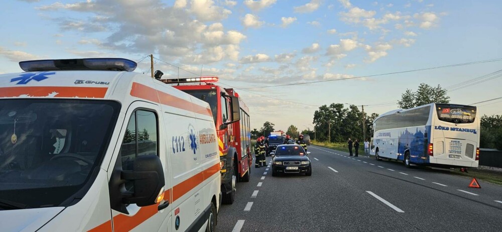 Accident grav în Bacău, între un autoturism și un autocar, soldat cu cinci victime. A fost activat Planul Roșu - Imaginea 2