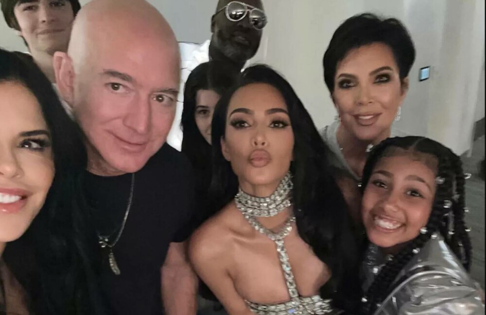 Kim Kardashian și-a petrecut vacanța pe mega iahtul miliardarului Jeff Bezos. În ce ipostază a fost surprinsă vedeta | FOTO - Imaginea 3
