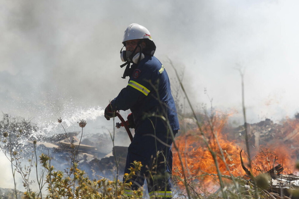 Incendii majore în Grecia. O turistă aflată pe o insulă povestește coșmarul trăit din cauza focului. „E ca un film de război” - Imaginea 1