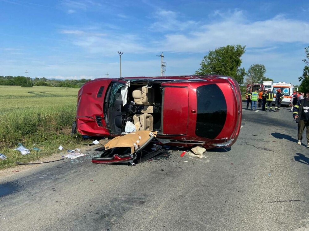 Accident cumplit soldat cu 6 victime, în Arad. Două femei și un copil au fost găsiți în stare de inconștiență - Imaginea 1