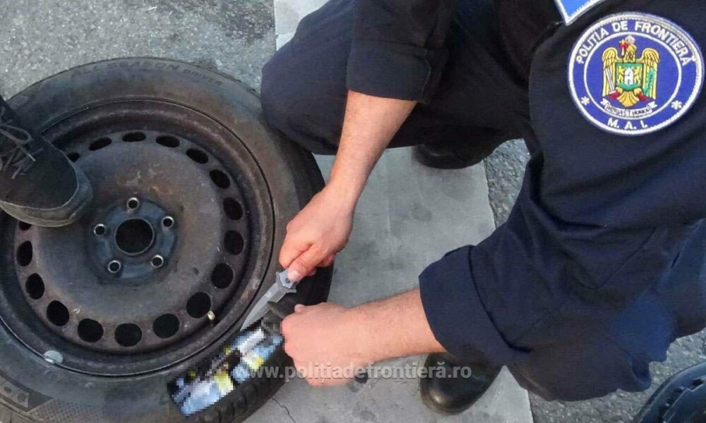 Un șofer s-a ales cu dosar penal după un control banal. Ce au găsit polițiștii din Giurgiu în bagaje și în roata de rezervă - Imaginea 6