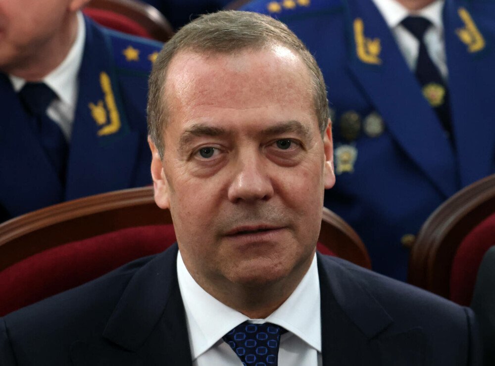 Cine este Dmitri Medvedev, omul care l-a făcut pe Donald Trump să trimită două submarine nucleare în apropierea Rusiei - Imaginea 1