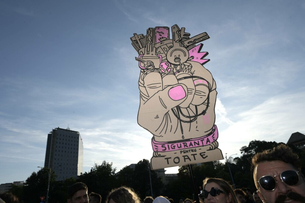 Protest la Guvern, după crima din Cosmopolis. Femicidul, cerut ca infracțiune distinctă în Codul Penal. „Ne-am săturat” - Imaginea 16