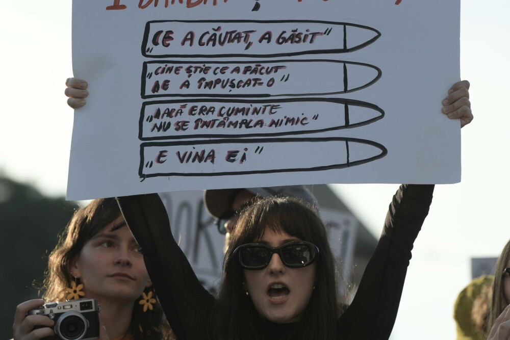 Protest la Guvern, după crima din Cosmopolis. Femicidul, cerut ca infracțiune distinctă în Codul Penal. „Ne-am săturat” - Imaginea 19