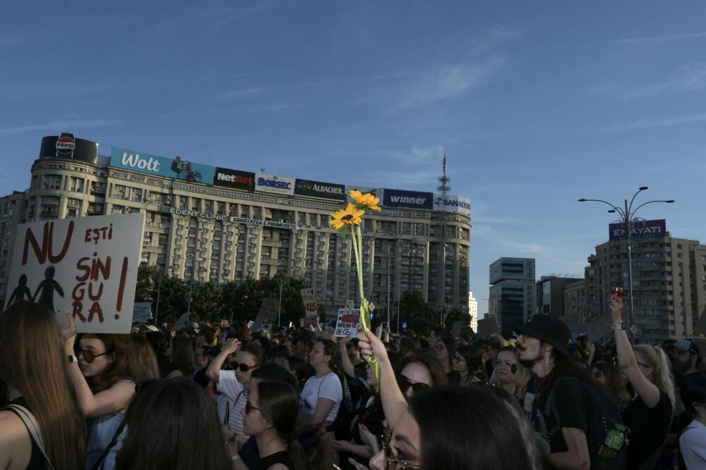 Protest la Guvern, după crima din Cosmopolis. Femicidul, cerut ca infracțiune distinctă în Codul Penal. „Ne-am săturat” - Imaginea 20