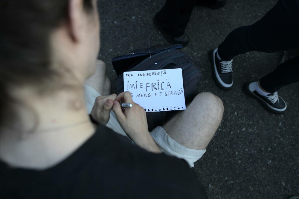 Protest la Guvern, după crima din Cosmopolis. Femicidul, cerut ca infracțiune distinctă în Codul Penal. „Ne-am săturat” - Imaginea 22