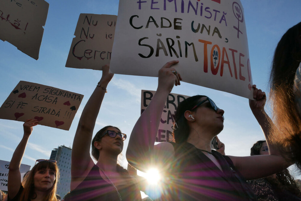 Protest la Guvern, după crima din Cosmopolis. Femicidul, cerut ca infracțiune distinctă în Codul Penal. „Ne-am săturat” - Imaginea 28